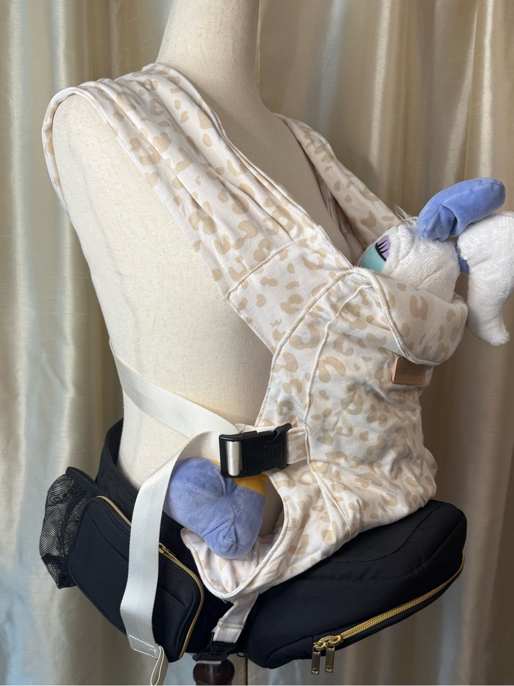 Tushbaby Black Hip Seat  & Leopard Snug Attachment Bundle Set